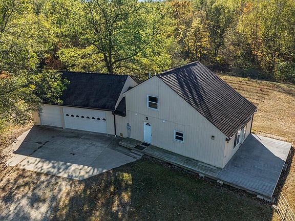 3rd image of 1067 Somers Rd