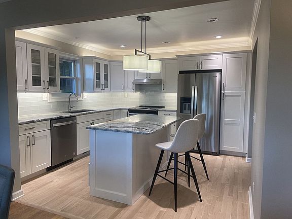 3rd image of 4611 Carole Dr
