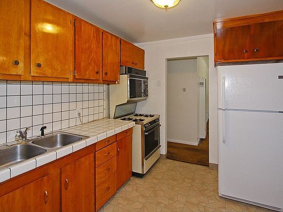 5th image of 909 Hillside Blvd