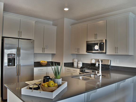 2nd image of 1027 W Sapphire Peak Dr