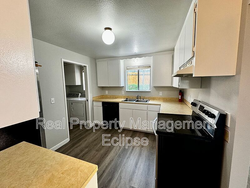 1st image of 5811 Glenwood Ave APT B