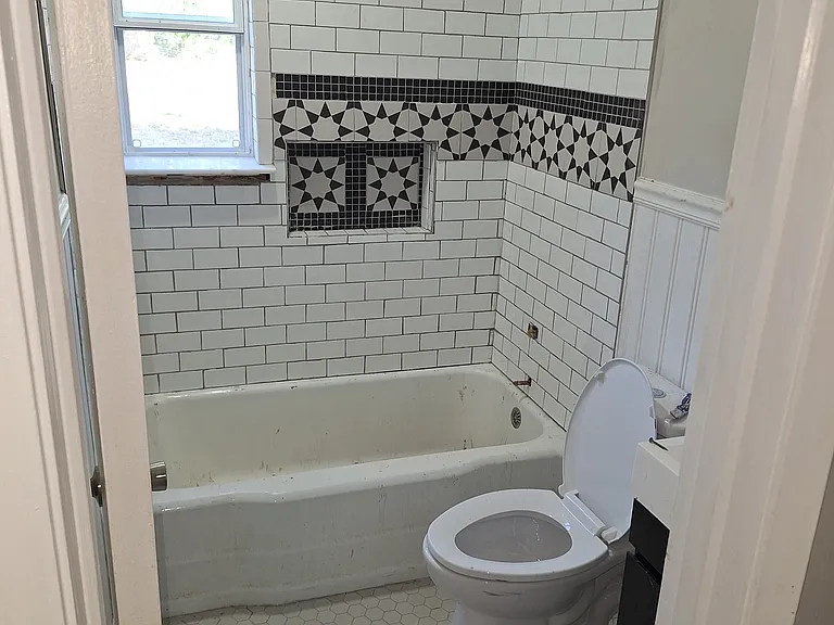 1916 Manteo Ct — Photo 8