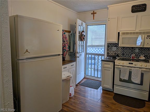 5th image of 16599 Glenn St