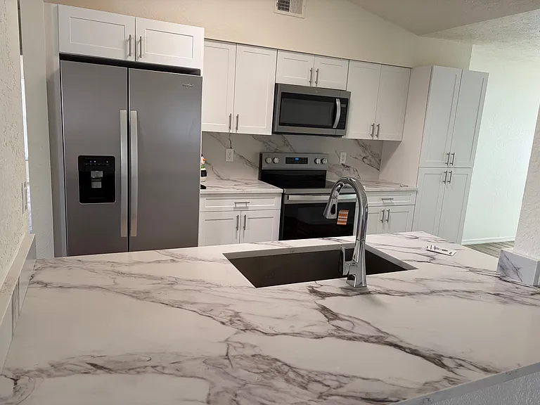 4342 Las Palmas Ave — Photo 2