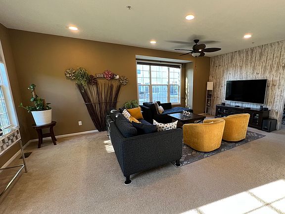 2nd image of 15618 Lilac Dr