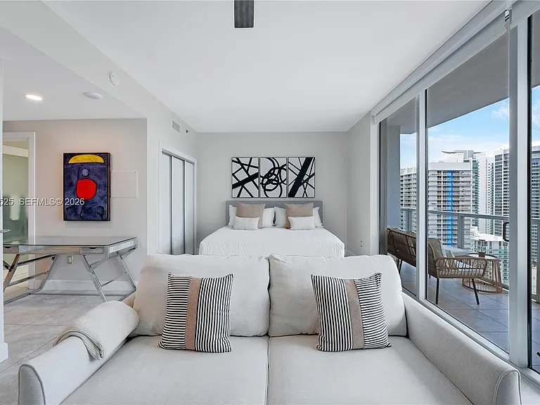 1060 Brickell Ave #3209 — Photo 2