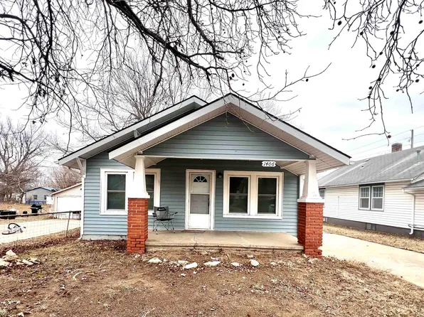 1406 N 5th St, Arkansas City, KS 67005