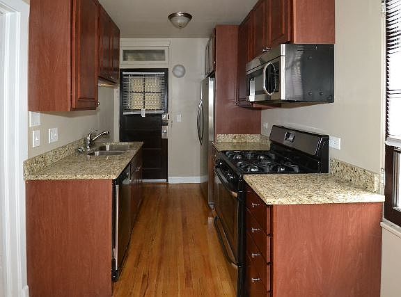 2nd image of 2108 W Ainslie St APT 1E