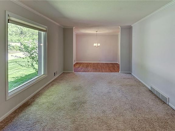 4th image of 12733 Winchester Ave