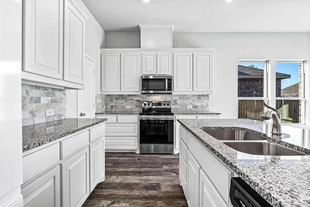 5 bed, 2494 sqft, $2,850 — Photo 3