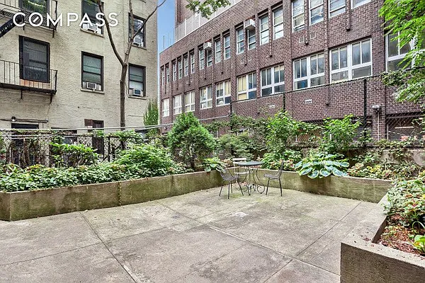 Rented by Compass | media 28