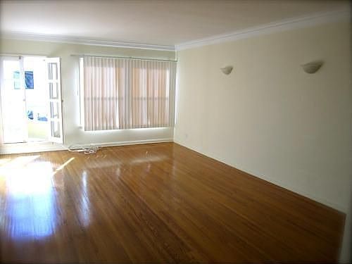4th image of 1198 S La Cienega Blvd