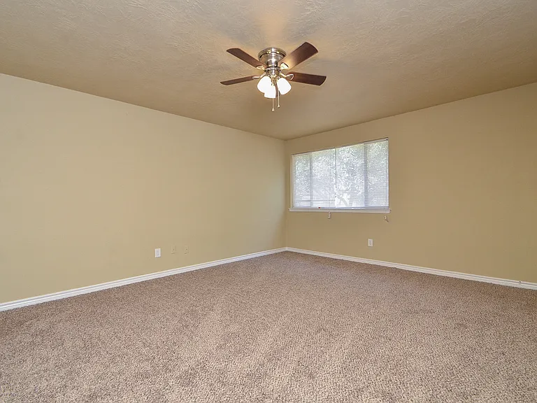 15337 Falmouth Ave — Photo 17