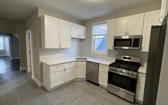 4th image of 2449 N Lawndale Ave #2