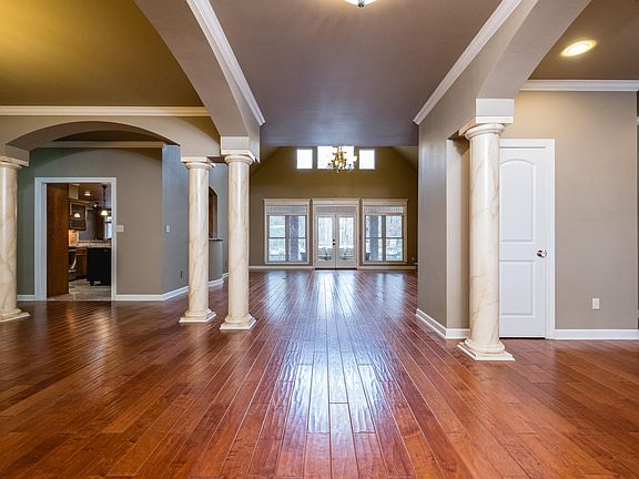 2nd image of 36 Reynard Estates Dr