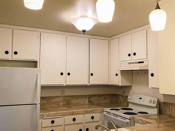 4th image of 3940 Dove St Unit 423