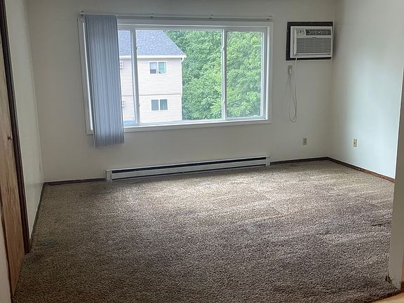 3rd image of 1816 Bloedel Ave #5