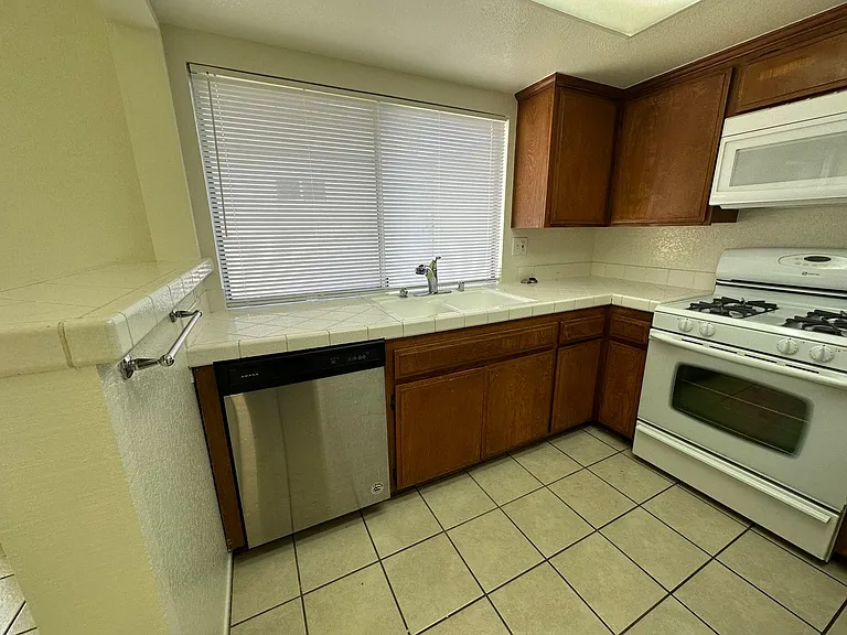 1594 Christopher Ln — Photo 23