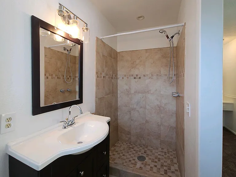 2272 Toluca Dr — Photo 31