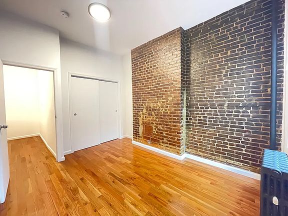 2nd image of 305 E 6th St APT 6