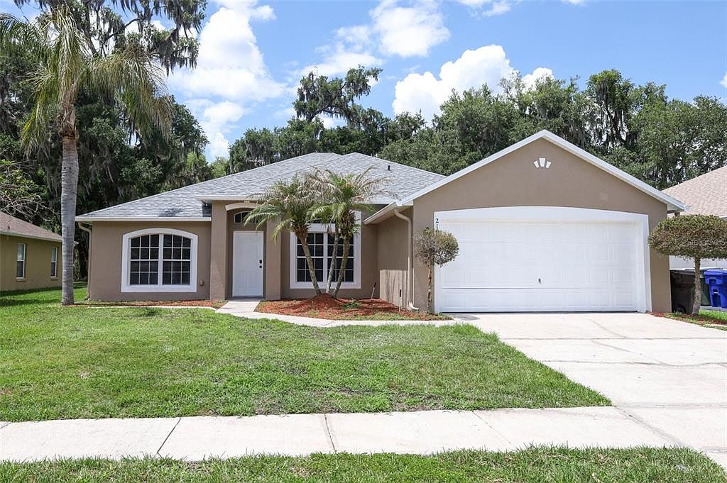 2106 The Oaks Blvd