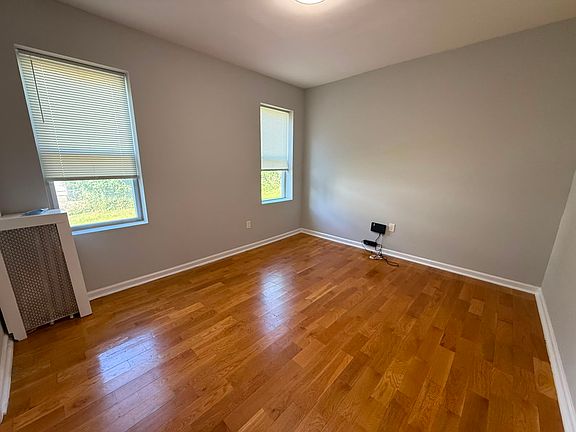 4th image of 146-148 Manhattan Ave #3