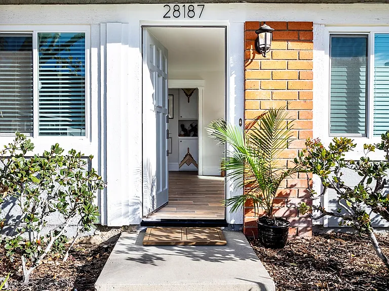 28187 Robin Ave — Photo 21