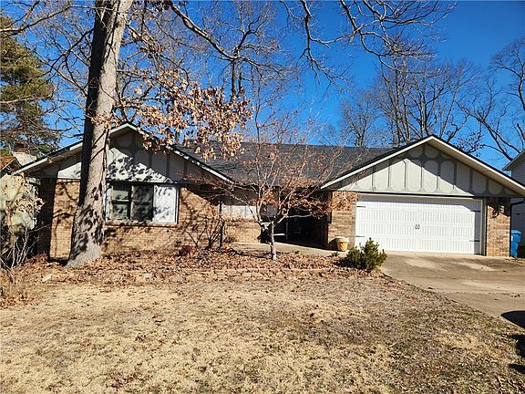 3rd image of 13 Kensington Dr