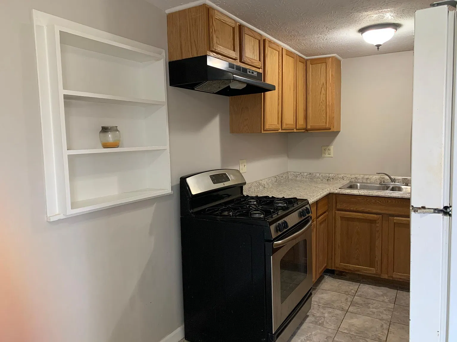 2 bed, 850 sqft, $995 — Photo 3