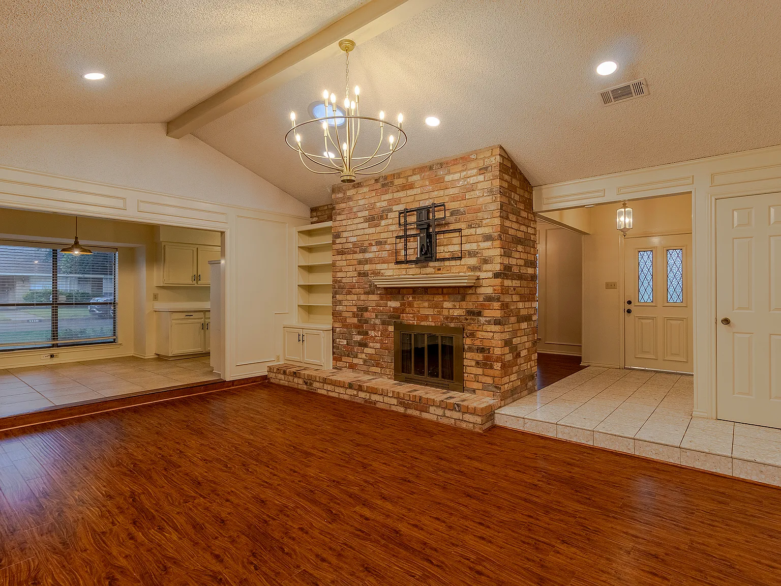 3 bed, 2214 sqft, $2,550 — Photo 2