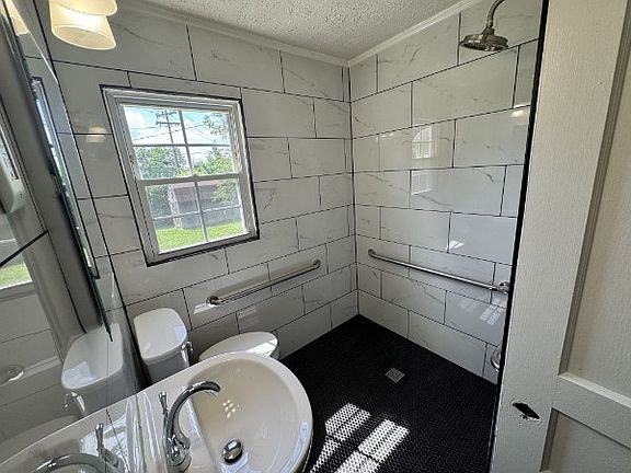 4th image of 129 Clearview Dr