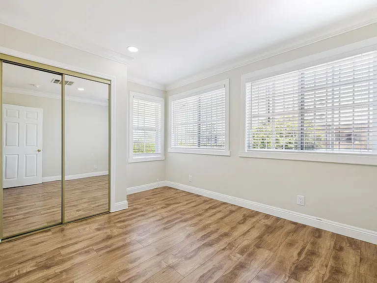 2106 Crenshaw Blvd — Photo 23