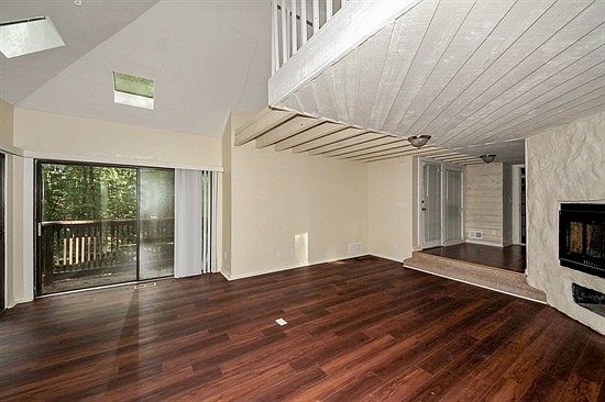 3rd image of 169 Lakeshore Dr