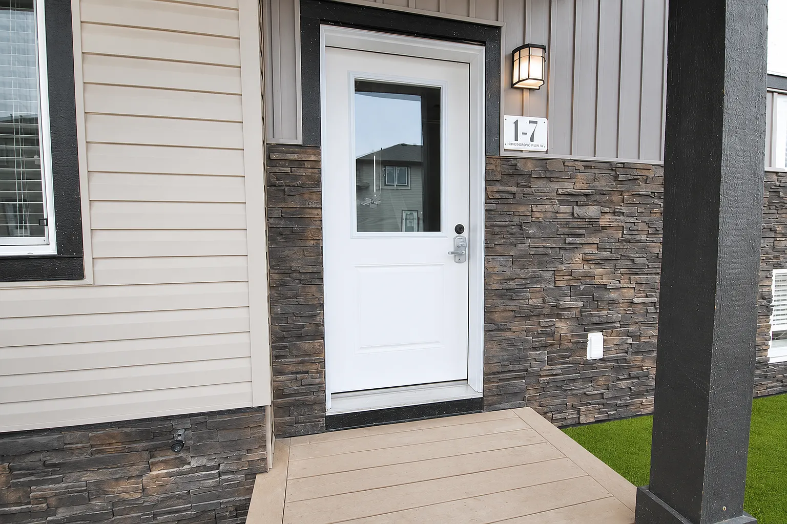 3 bed, 1.5 bath, 1200 sqft, $1,999 — Photo 1