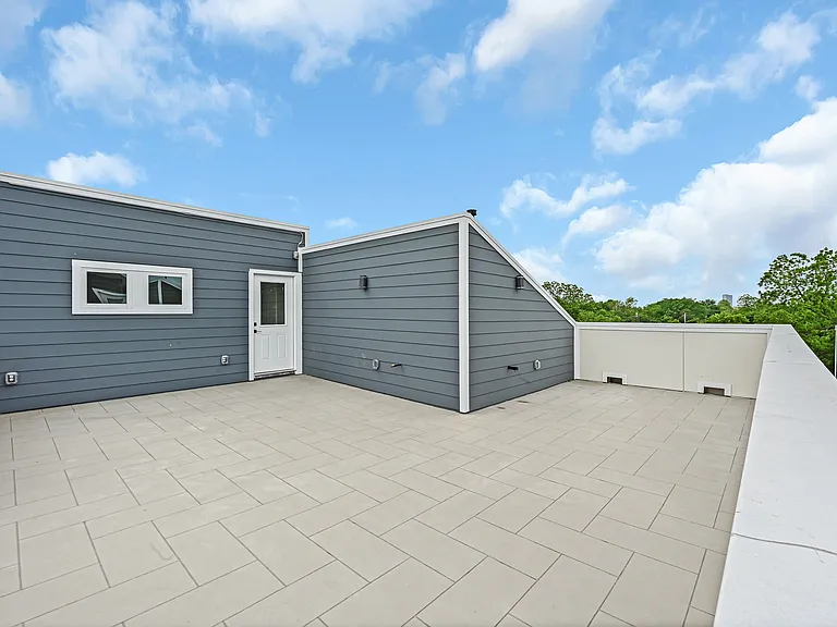 2304 Canfield St — Photo 26