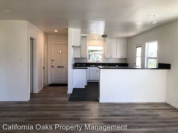 5th image of 519 S Borchard Dr