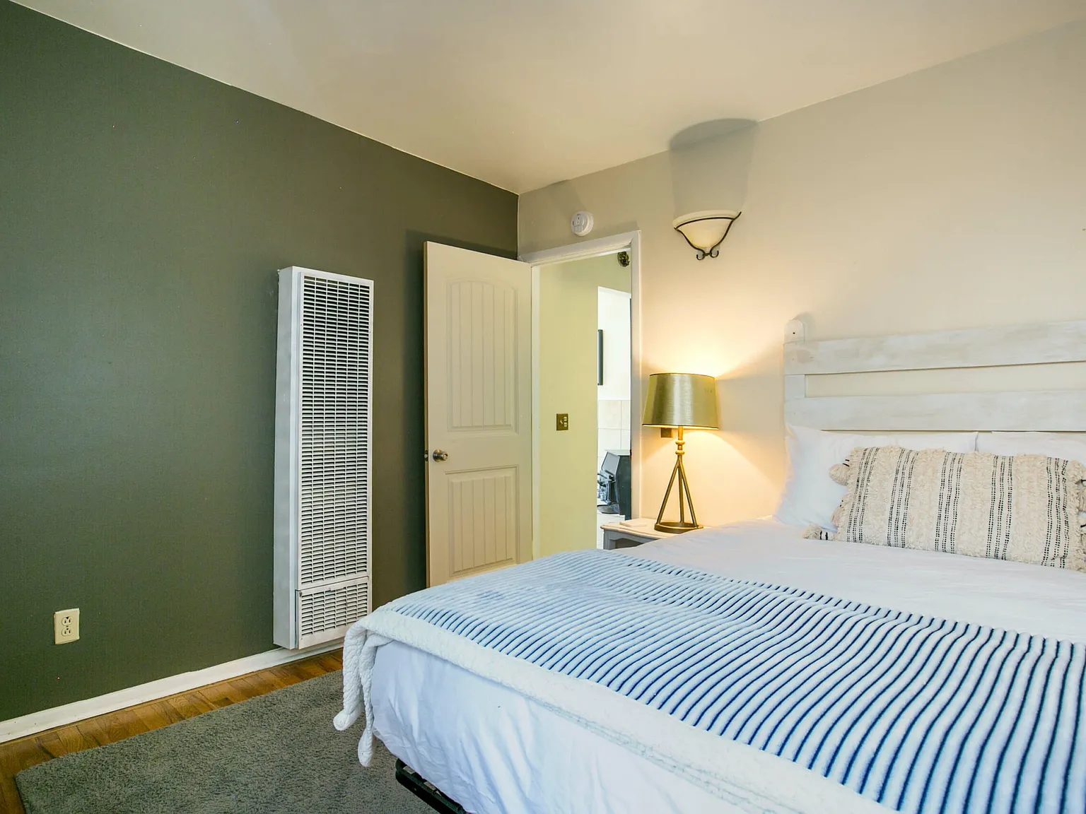 217 Cornell DR SE - 217 C... — Photo 4