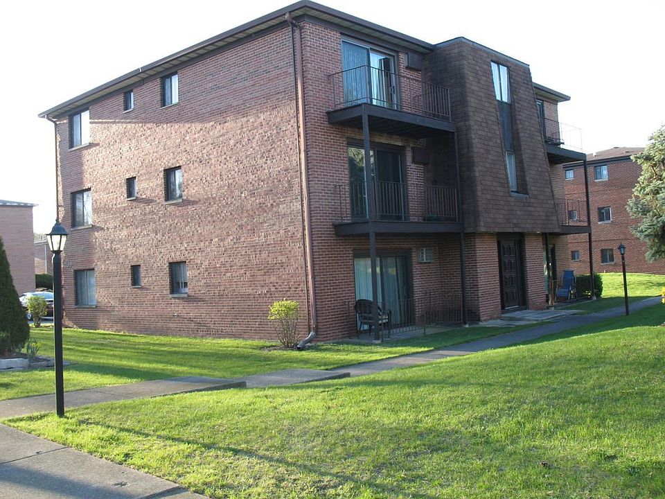 1st image of 709 W 65th St APT 4