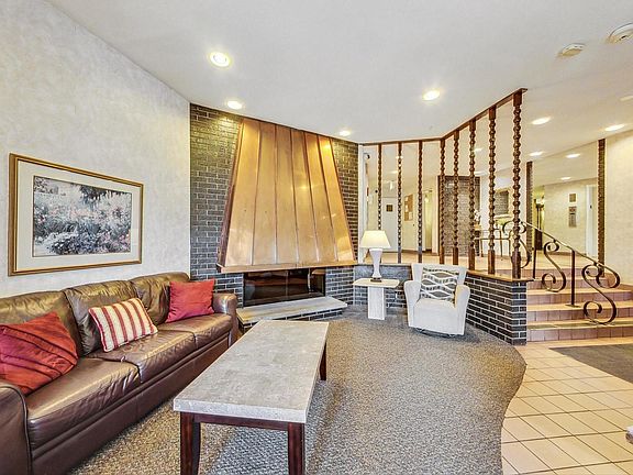 4th image of 4840 Foster St APT 411