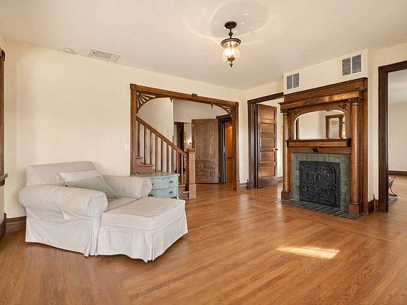 4th image of 3351 W Lone Pine Rd