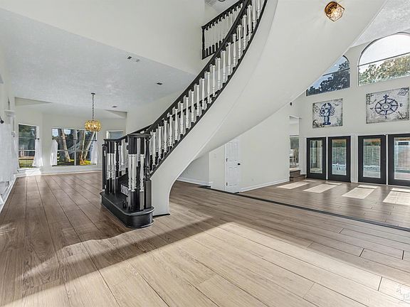 4th image of 7131 Knollwood Dr