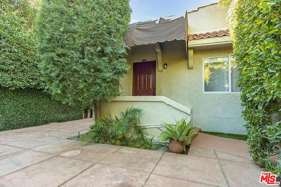 2 bed, 2.0 bath, 1000 sqft, $4,199 — Photo 1