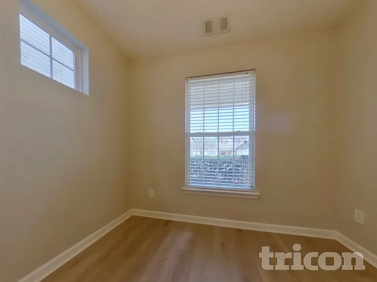 501 Arrowhead Dr — Photo 4