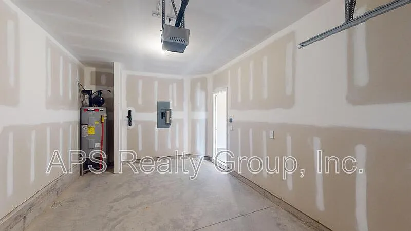 3 bed, 2.5 bath, $1,795 — Photo 4