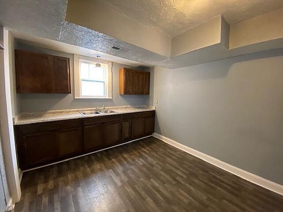 3rd image of 1008 Stewart Ave SE