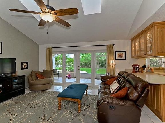 4th image of 1210 Carrie Wood Dr