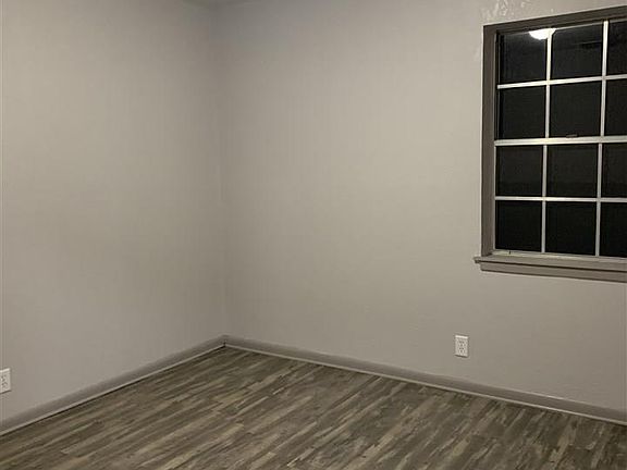 4th image of 215 N Parkdale Dr