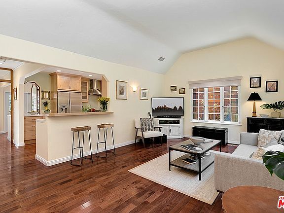 5th image of 1642 Redesdale Ave