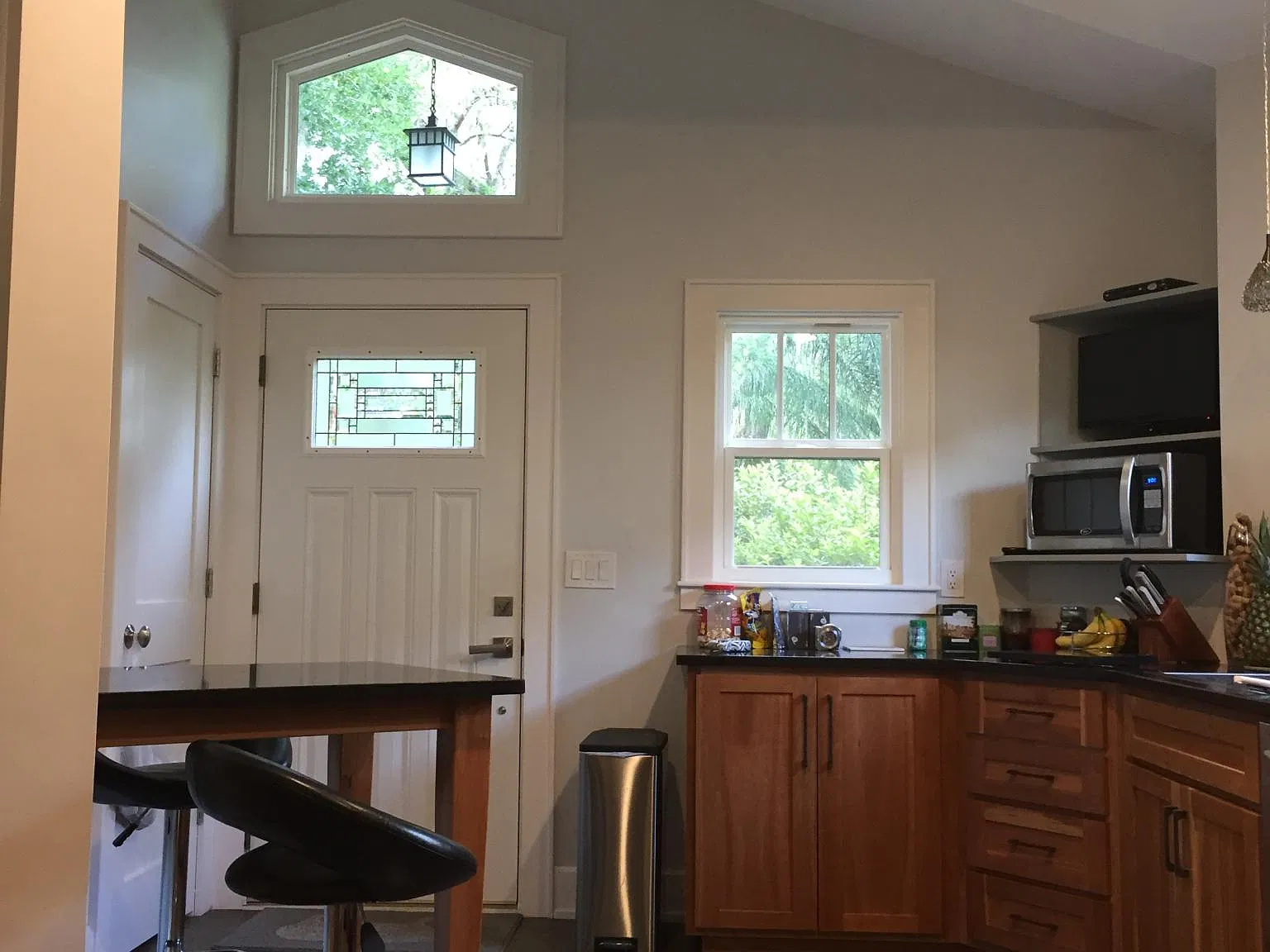 1110 Elmwood St — Photo 3