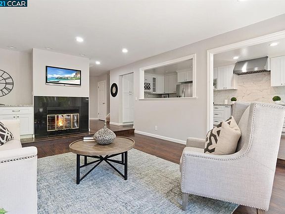4th image of 3696 Silver Oak Pl